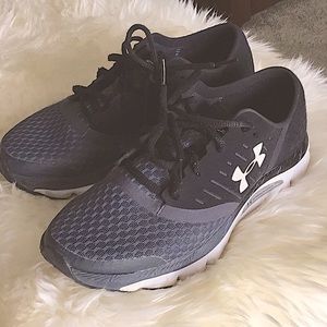 Women’s Under Armour 9, black/grey